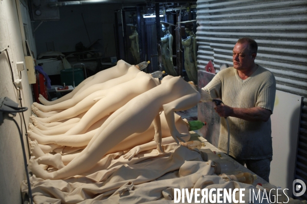 Fabrication francaise de poupees gonflables en latex, la seule usine en europe.
