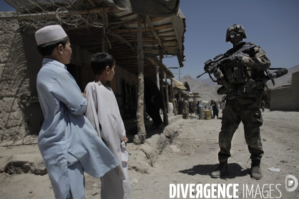 Patrouille du 3eme rima dans le village de tagab, dans la vallee de la kapisa. # archives: l armee francaise en afghanistan #