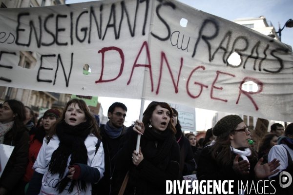 Manifestation des enseignants chercheurs contre les reformes prevus par le gouvernement.