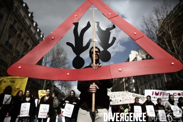 Manifestation des etudiants et enseignants pour le retrait de la reforme lru de la ministre de l enseignement superieur.