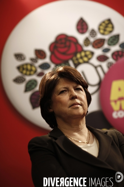 Conference de presse de martine aubry au siege du parti socialiste afin d annoncer le contre plan de relance du ps face a la crise.