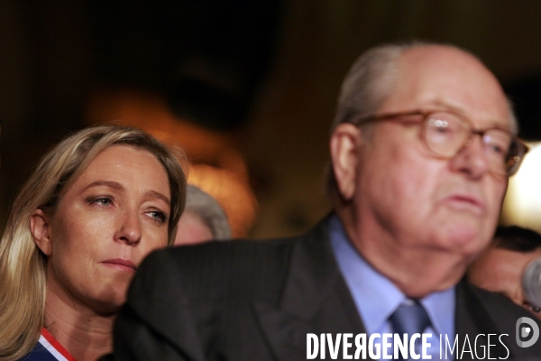 Rassemblement du front national (fn), place du palais royal, pour un meeting contre les violences en banlieue. jean marie le pen, marine le pen