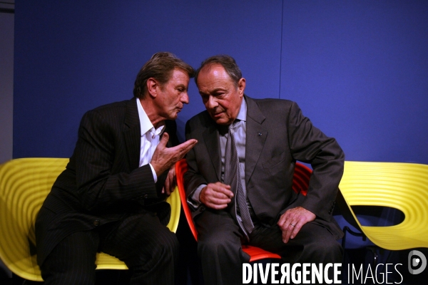 Michel Rocard et Bernard Kouchner participent a une rencontre entre des chefs d entreprise, organisee en soutien a la candidature de Segolene Royale.