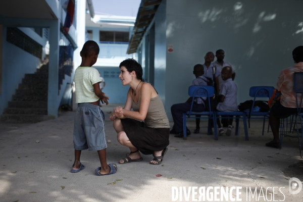 Reportage sur des jeunes francais engages en haiti dans le cadre du service civique.