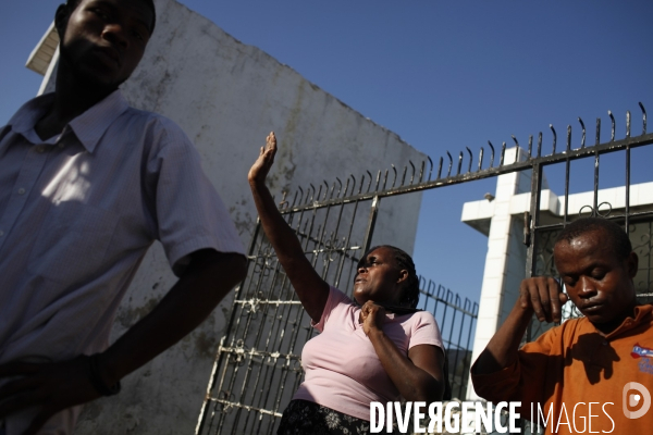 Ceremonie vaudou pour la toussaint a port-au-prince: la fete des guedes.