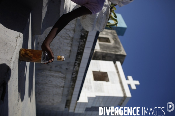 Ceremonie vaudou pour la toussaint a port-au-prince: la fete des guedes.