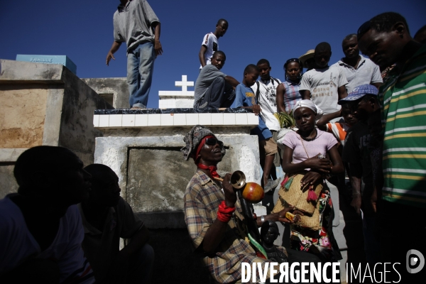 Ceremonie vaudou pour la toussaint a port-au-prince: la fete des guedes.