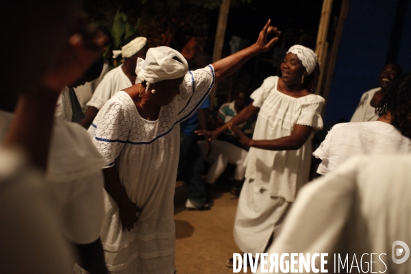 Ceremonie vaudou pour la toussaint a port-au-prince: la fete des guedes.