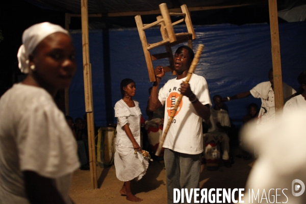 Ceremonie vaudou pour la toussaint a port-au-prince: la fete des guedes.