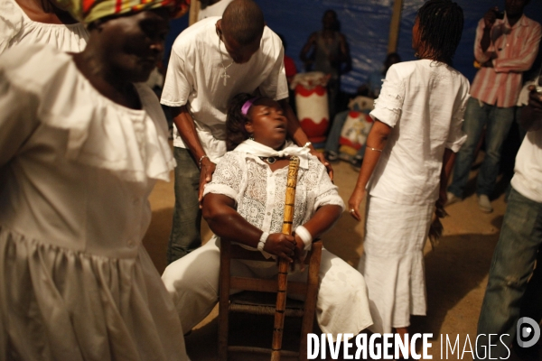 Ceremonie vaudou pour la toussaint a port-au-prince: la fete des guedes.