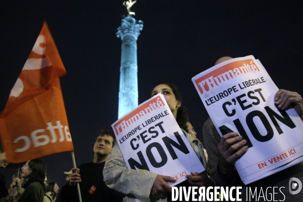 Rassemblement des partisants du non a la constitution europeenne, place de la bastille, apres l annonce des resultats du referendum francais.