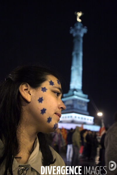 Rassemblement des partisants du non a la constitution europeenne, place de la bastille, apres l annonce des resultats du referendum francais.