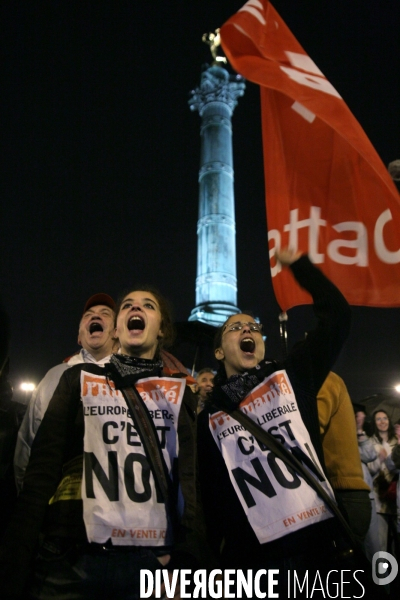 Rassemblement des partisants du non a la constitution europeenne, place de la bastille, apres l annonce des resultats du referendum francais.