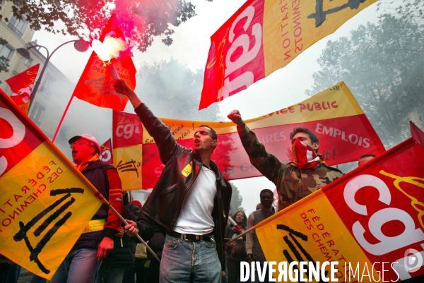 Manifestation a l appel des syndicats et des partis de la gauche contre la politique du gouvernement.