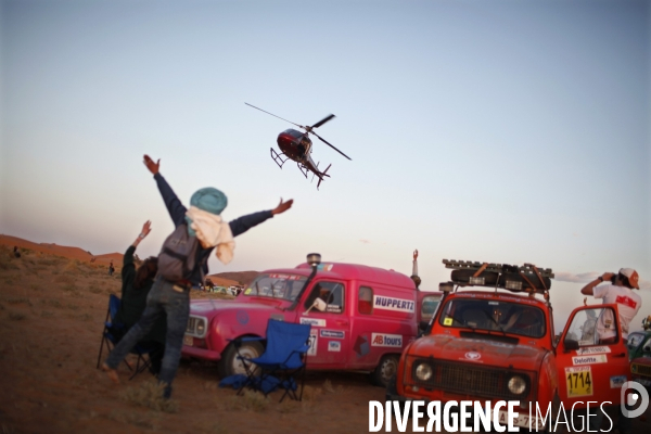 Rally du 4l trophy dans le desert marocain.