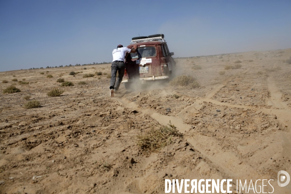 Rally du 4l trophy dans le desert marocain.