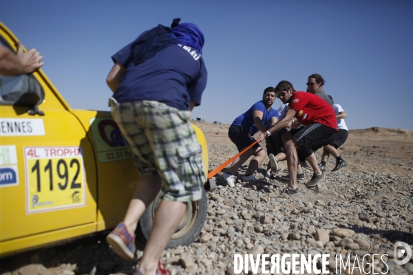 Rally du 4l trophy dans le desert marocain.