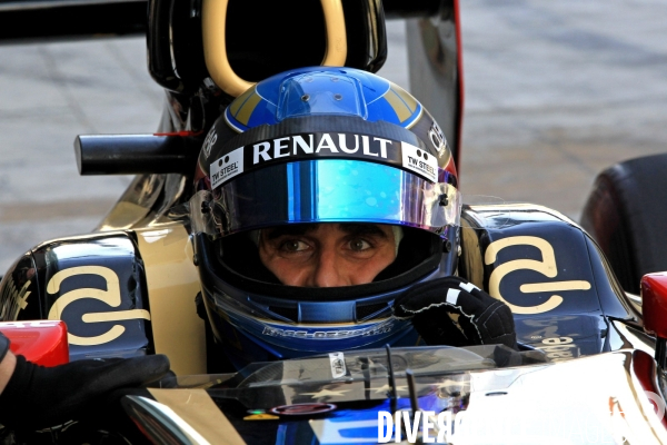 Nicolas PROST pilote une Lotus Renault F1.