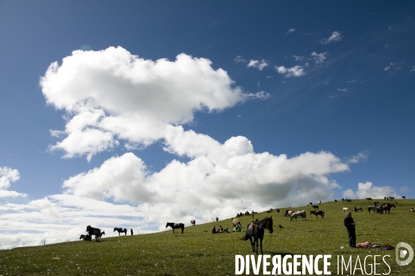 Course hippique sur le haut plateau tibétain - Horse race on tibetan plateau