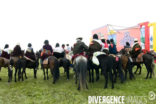 Course hippique sur le haut plateau tibétain - Horse race on tibetan plateau