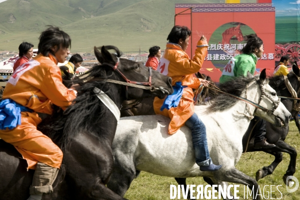 Course hippique sur le haut plateau tibétain - Horse race on tibetan plateau