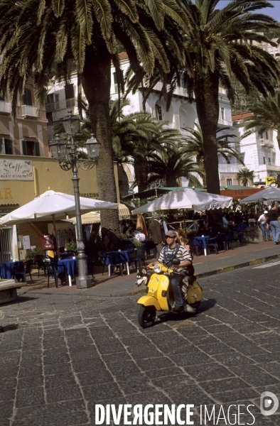 La côte amalfitaine en scooter