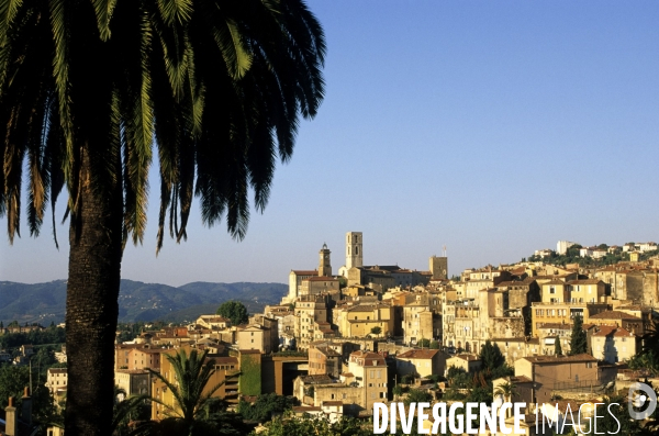 Grasse , capitale des fragrances