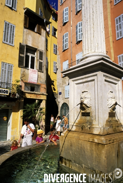 Grasse , capitale des fragrances