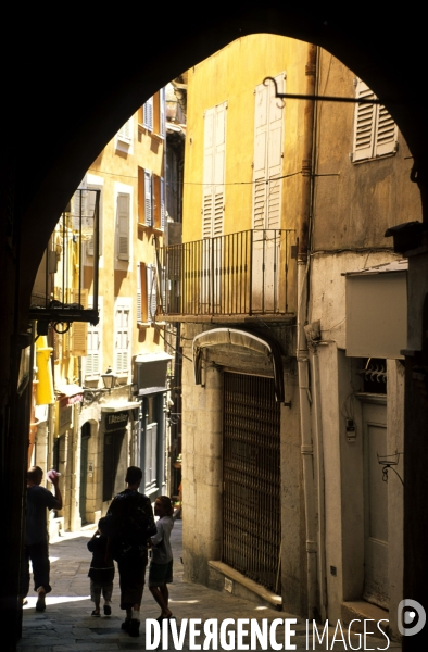 Grasse , capitale des fragrances