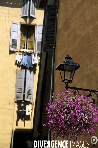 Grasse , capitale des fragrances