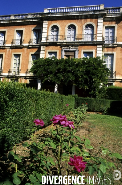 Grasse , capitale des fragrances