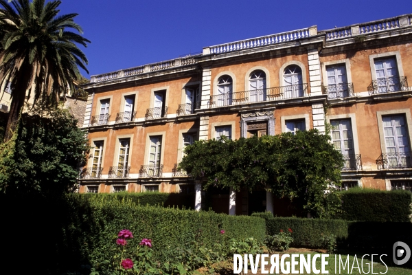 Grasse , capitale des fragrances