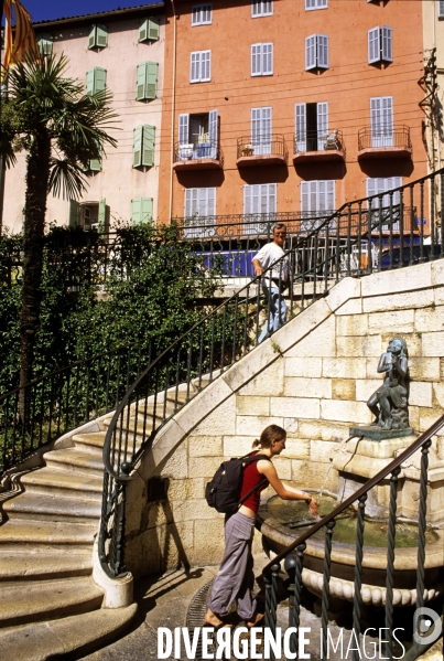 Grasse , capitale des fragrances