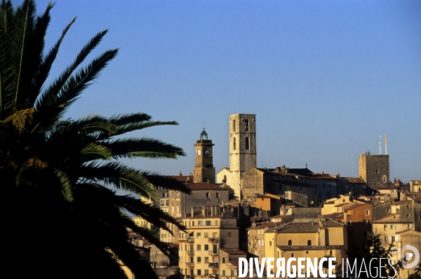 Grasse , capitale des fragrances