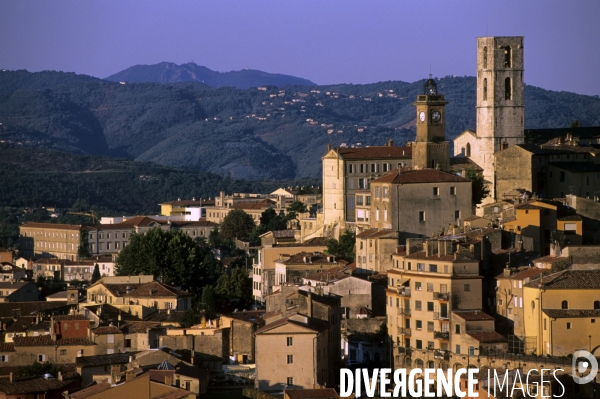 Grasse , capitale des fragrances