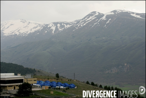 L Aquila, la vie dans les campements de fortune