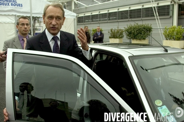 Bertrand Delanoë visite le salon mondial du deux roues.
