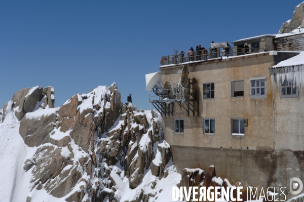 L Aiguille du Midi  balcon sur le Mont Blanc