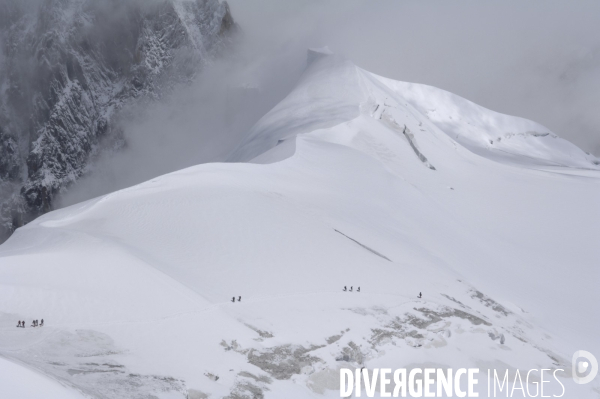 L Aiguille du Midi,  balcon sur le Mont Blanc