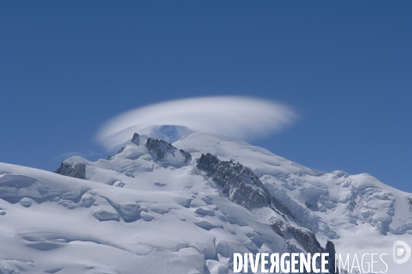 L Aiguille du Midi,  balcon sur le Mont Blanc