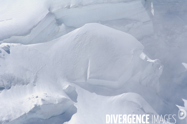 L Aiguille du Midi,  balcon sur le Mont Blanc