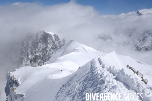 L Aiguille du Midi,  balcon sur le Mont Blanc