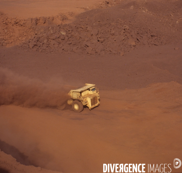 Mines de Fer en Mauritanie. Dumper en action