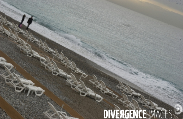 Nice;  promenade des anglais.  couple