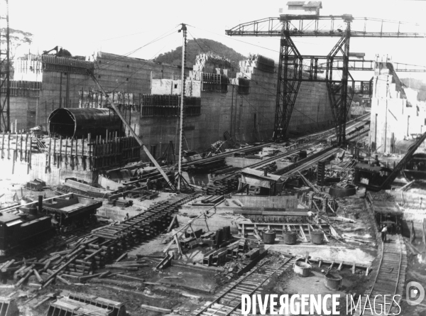 Image d archives : Construction d une écluse du canal de Panama  en 1904 par les americains