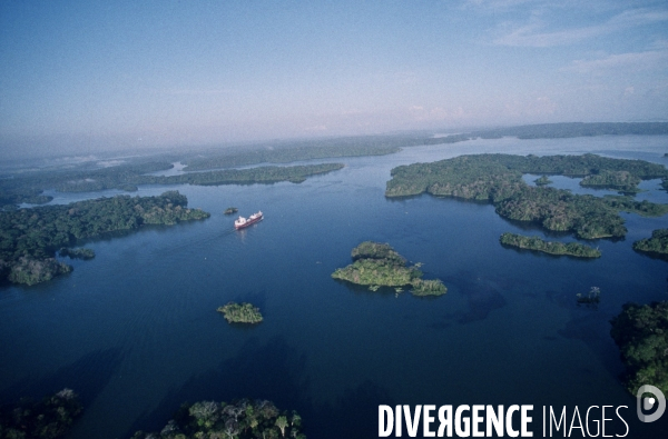 Entre les iles du canal de Panama