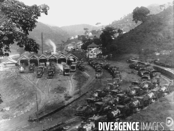 Archives : construction du canal de Panama en 1909  gare