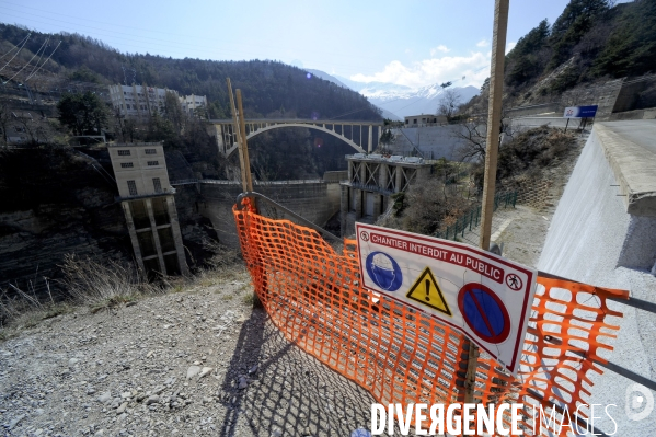 EDF travaille a la renovation des barrages .