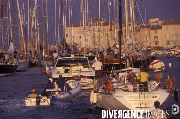 Port de St Tropez durant la Nioulargue.