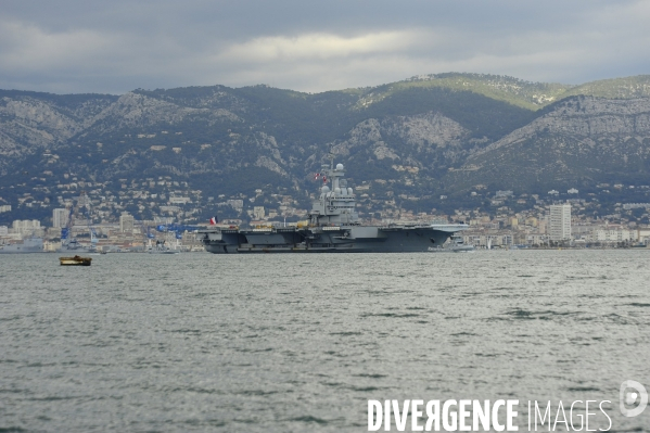 Groupe aéronaval  français en route pour la Libye.